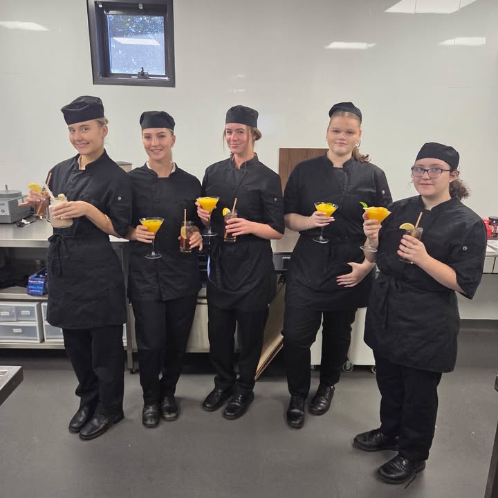 851986860269258_1427685896032682-1